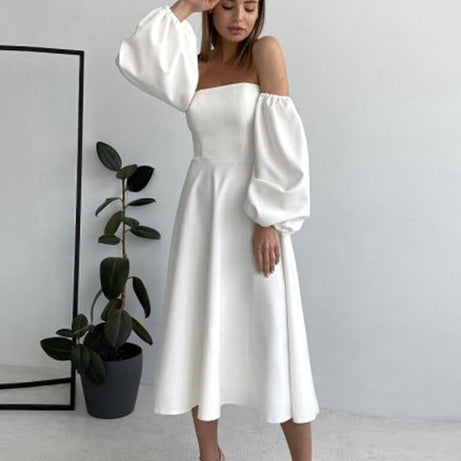 Kurzes rückenfreies Kleid