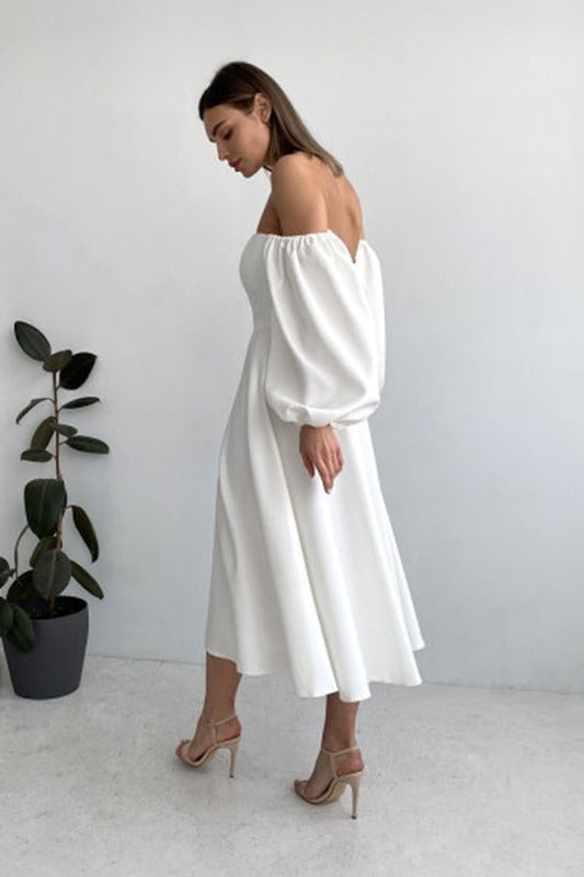 Kurzes rückenfreies Kleid