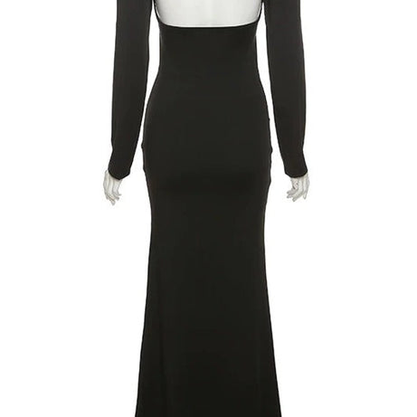 Langes Kleid mit Ausschnitt