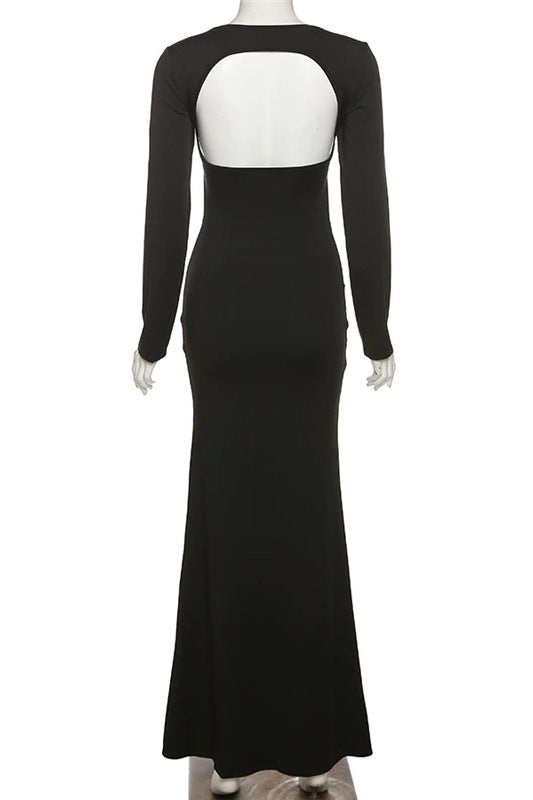 Langes Kleid mit Ausschnitt