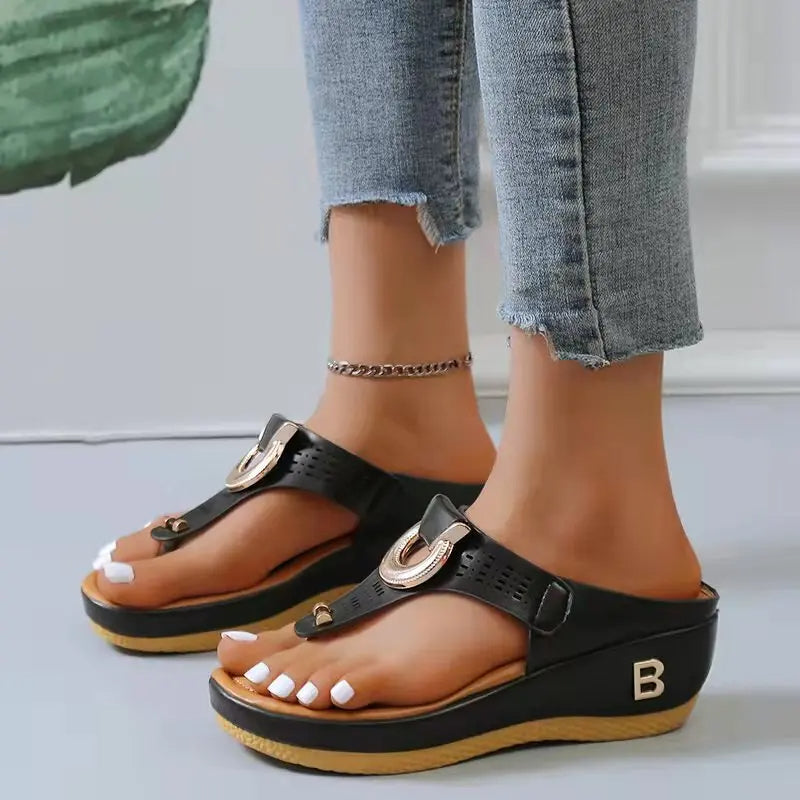 Sandale Femme Moderne avec Semelle et Lanières Épaisses