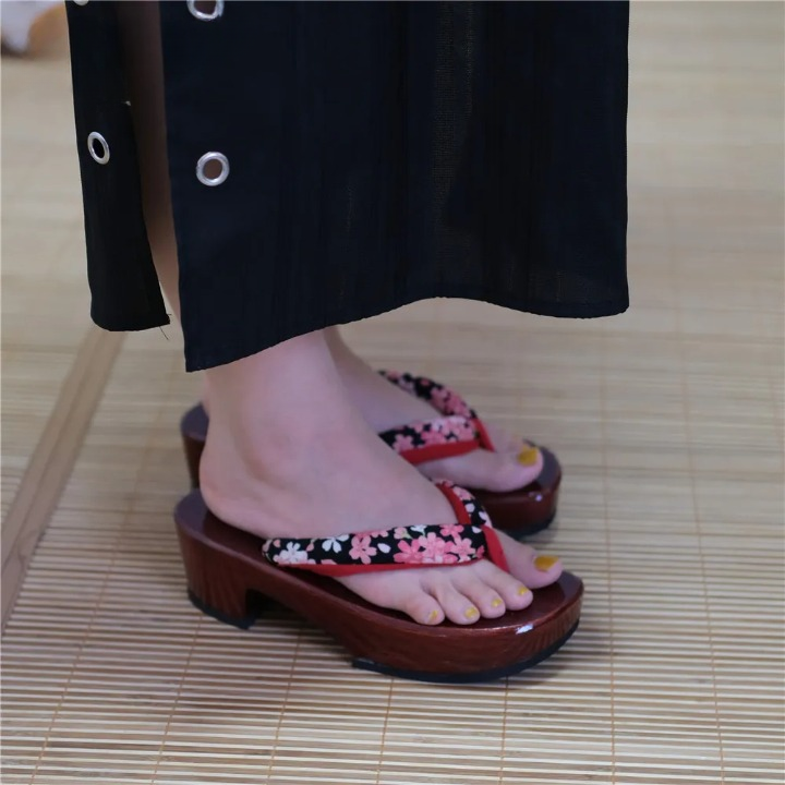 Sandale Japonaise Style Tong avec Imprimé Floral