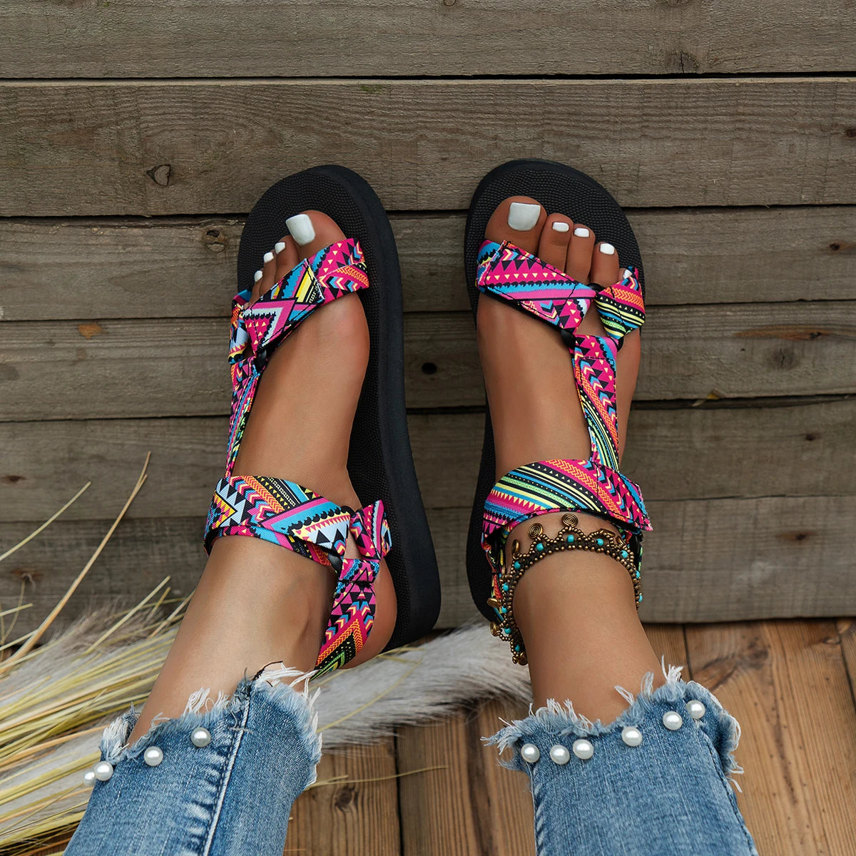 Sandale Scratch Femme Design avec Lanières Multicolores à Motifs