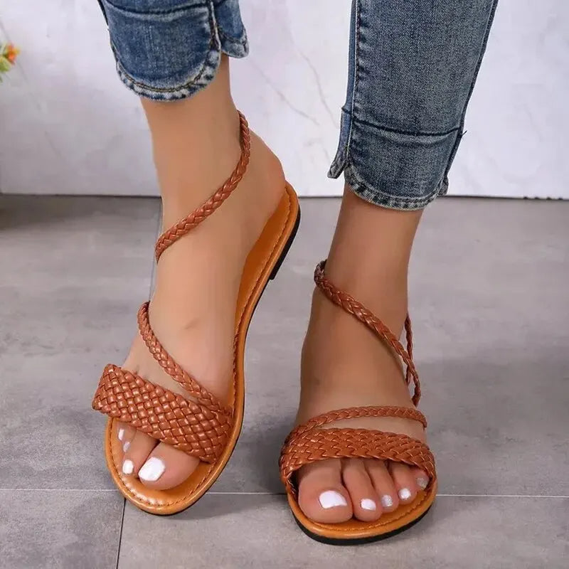 Sandale Style Tong avec Lanières et Petit Talon