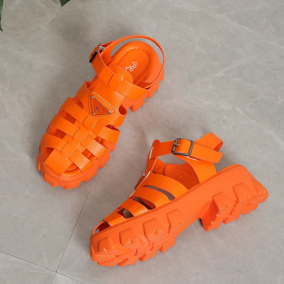 Sandale Talon Plateforme avec Lanières et Boucle