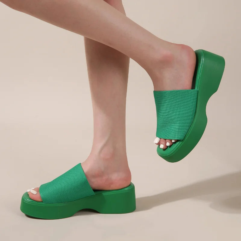 Sandale Verte Style Claquette avec Semelle Épaisse