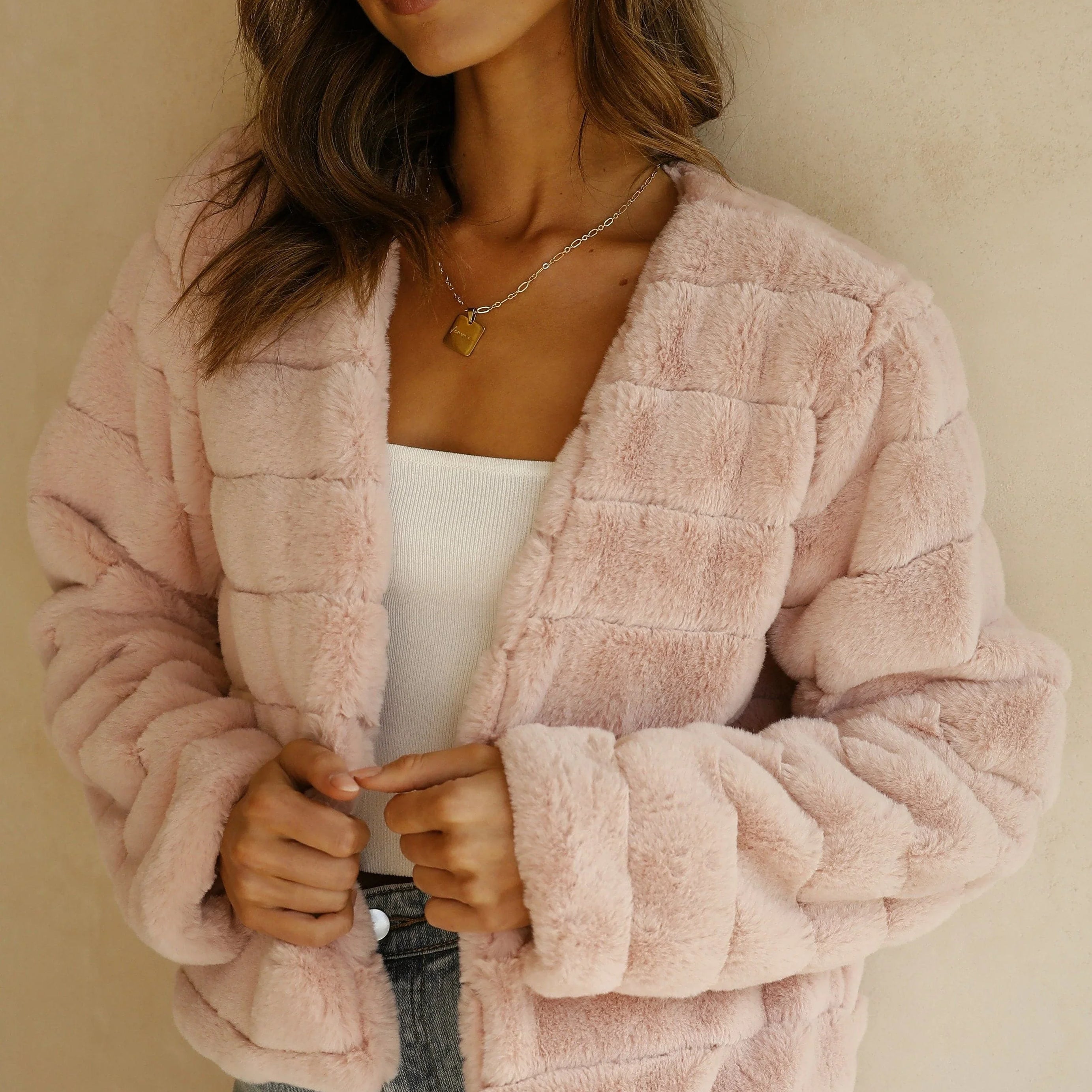 Veste courte femme en fausse fourrure à col ouvert