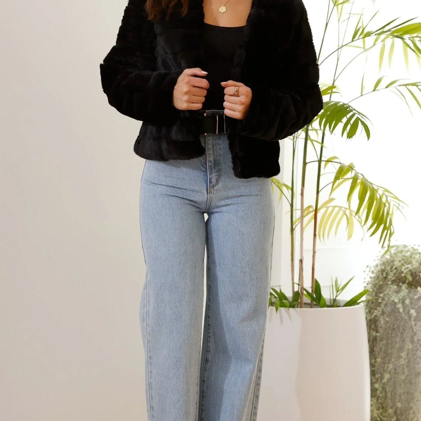 Veste courte femme en fausse fourrure à col ouvert