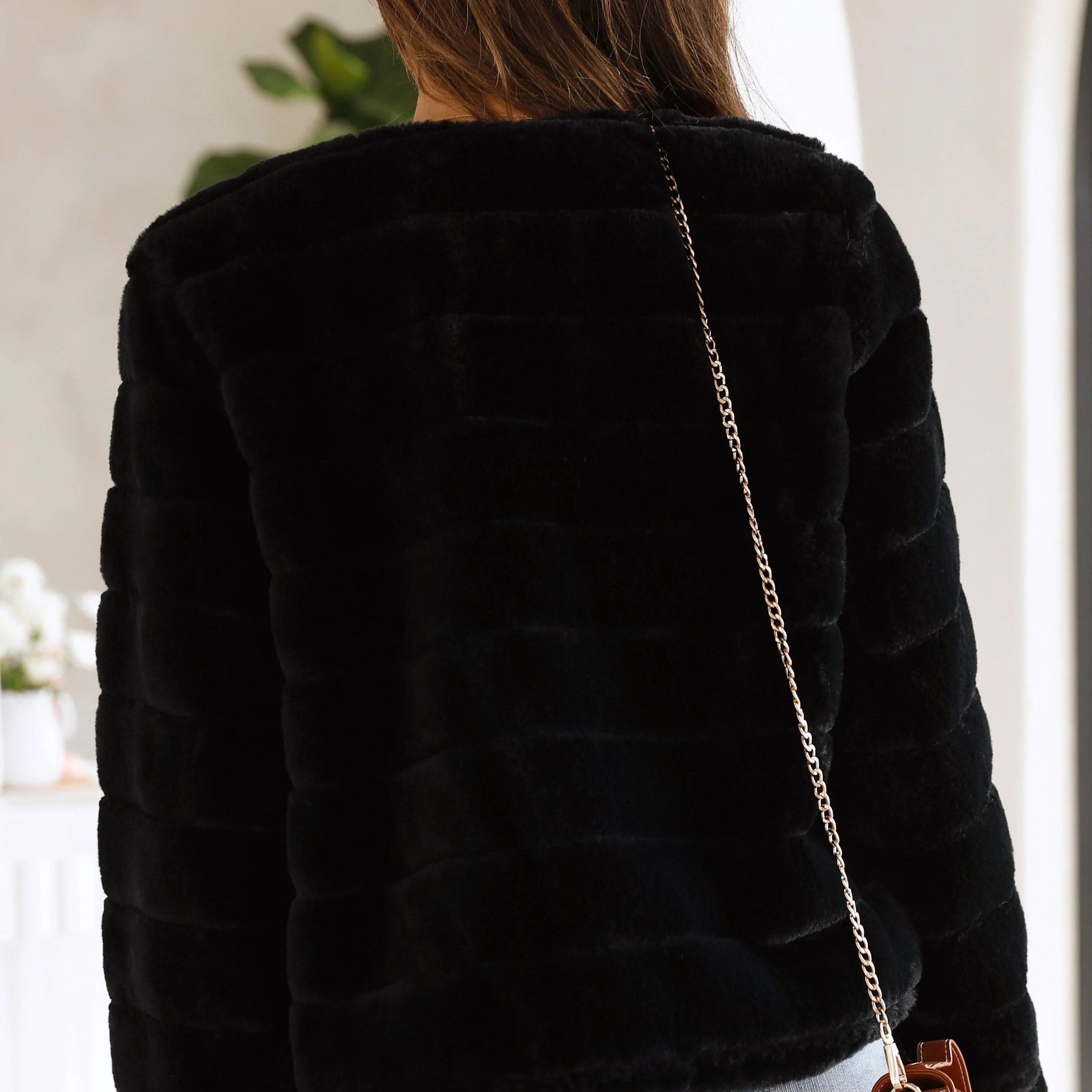 Veste courte femme en fausse fourrure à col ouvert
