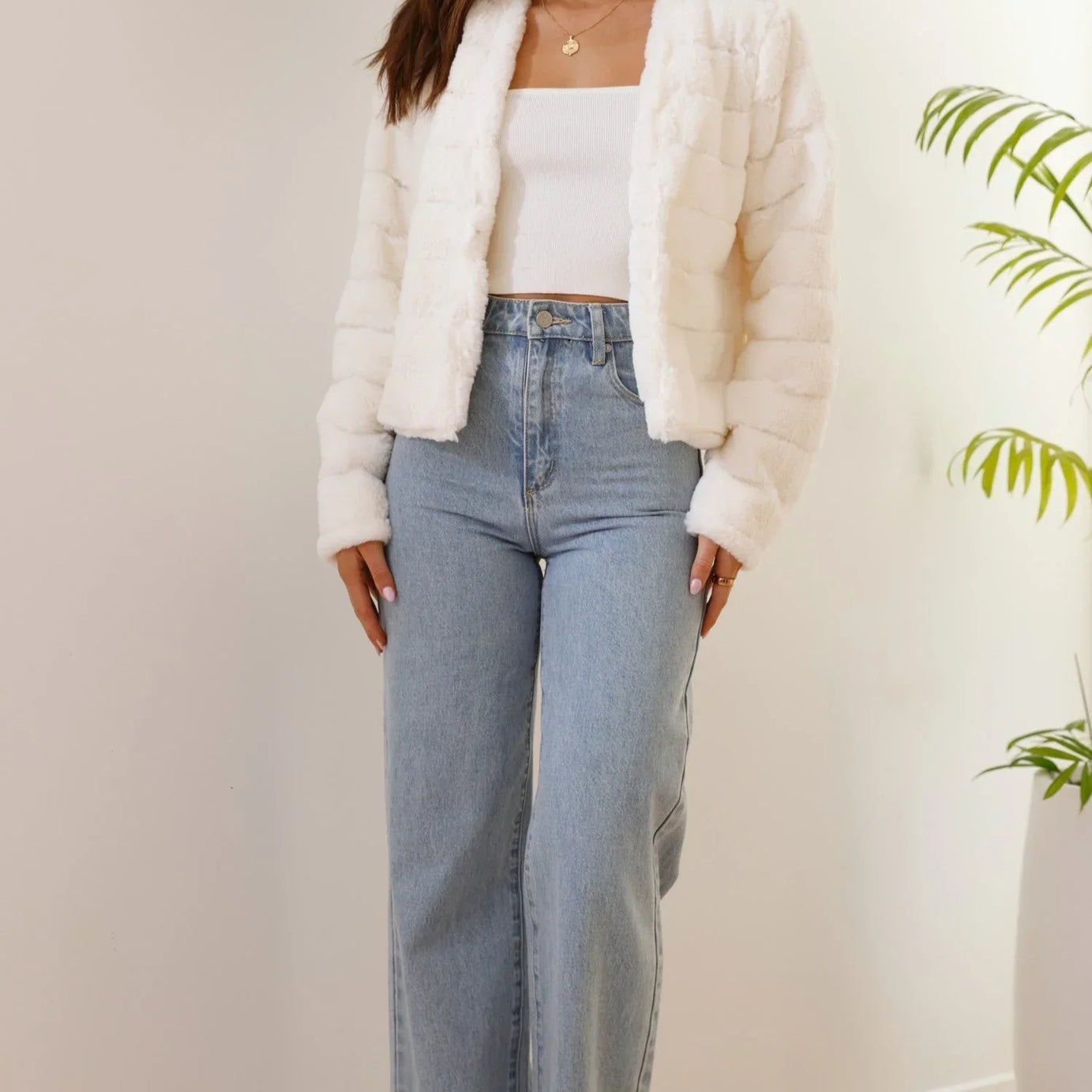Veste courte femme en fausse fourrure à col ouvert