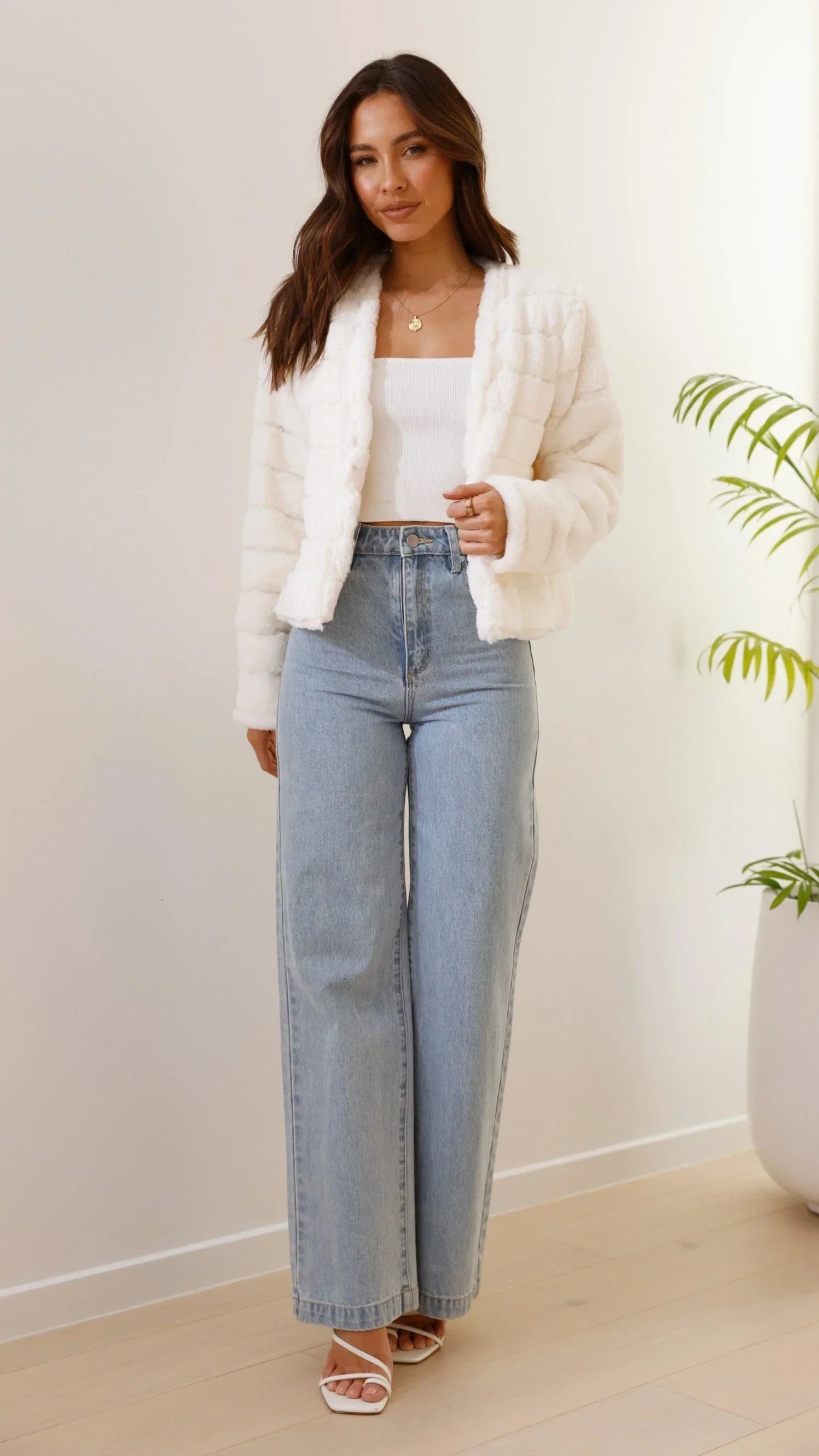 Veste courte femme en fausse fourrure à col ouvert