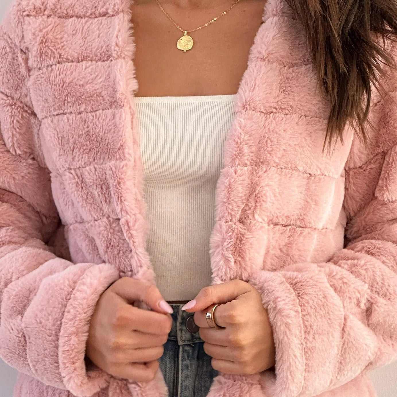 Veste courte femme en fausse fourrure à col ouvert