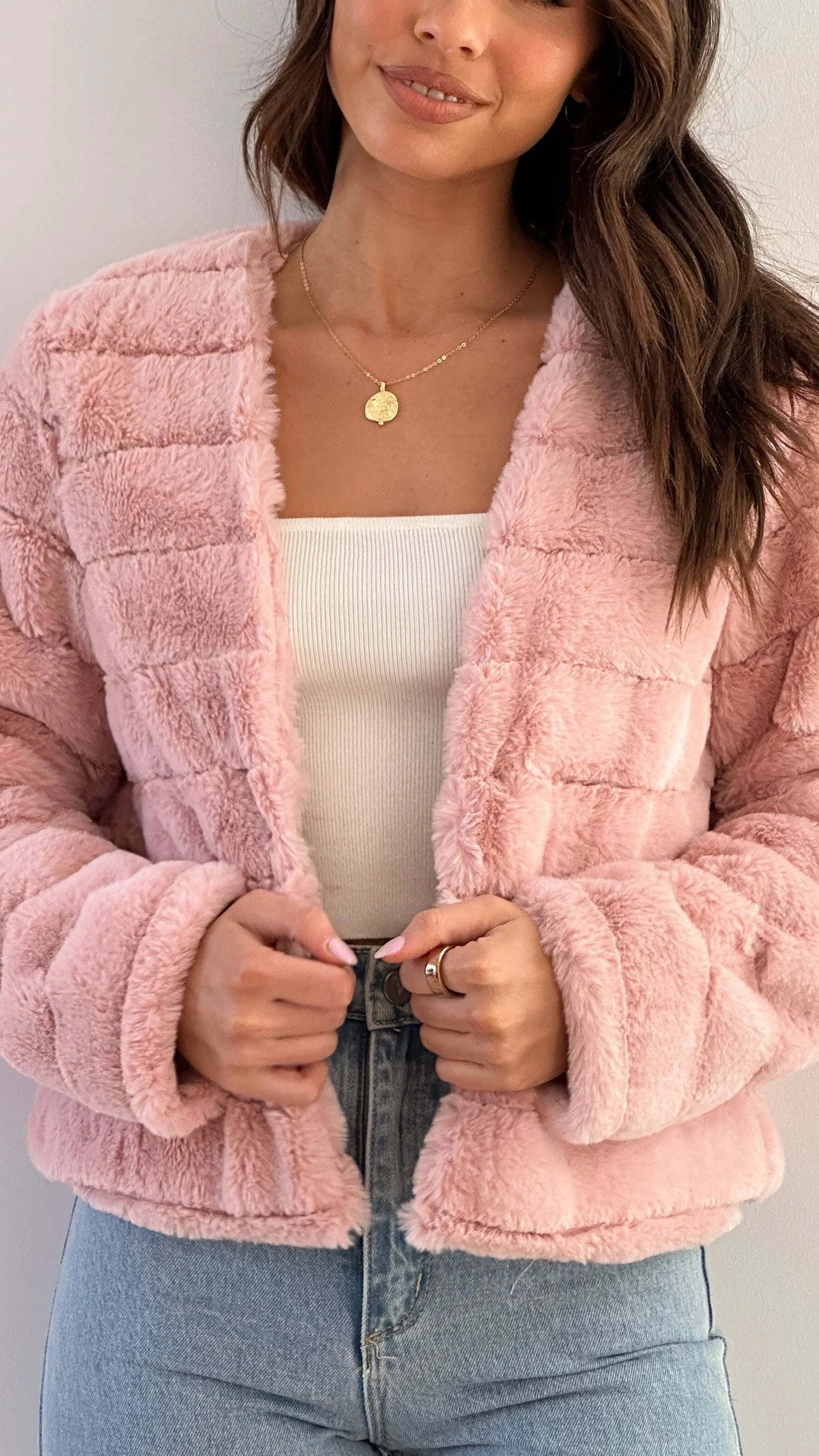 Veste courte femme en fausse fourrure à col ouvert