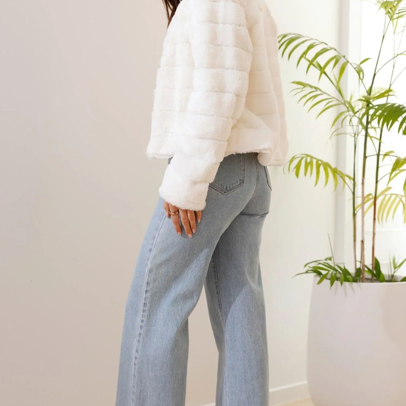 Veste courte femme en fausse fourrure à col ouvert