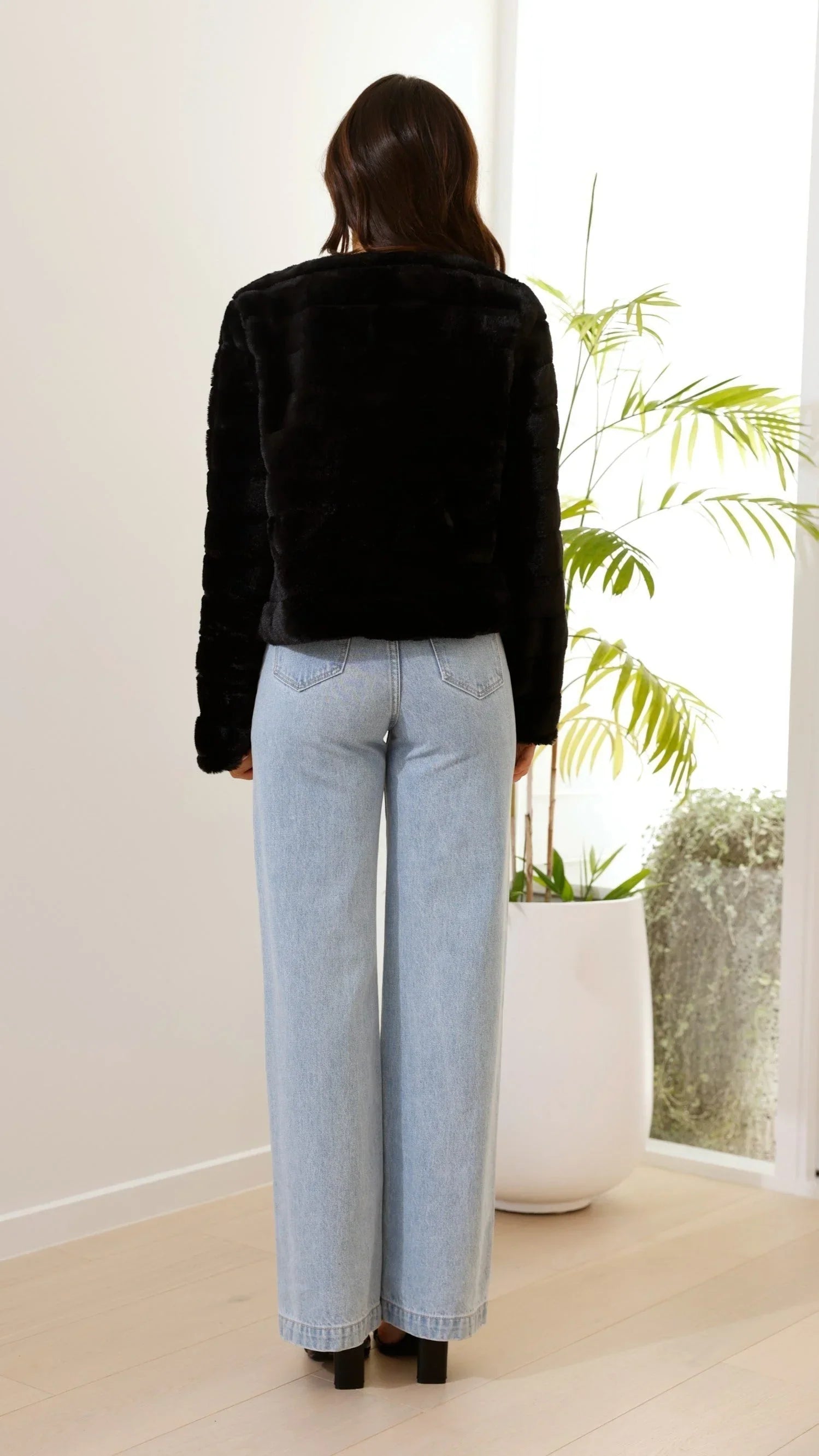 Veste courte femme en fausse fourrure à col ouvert