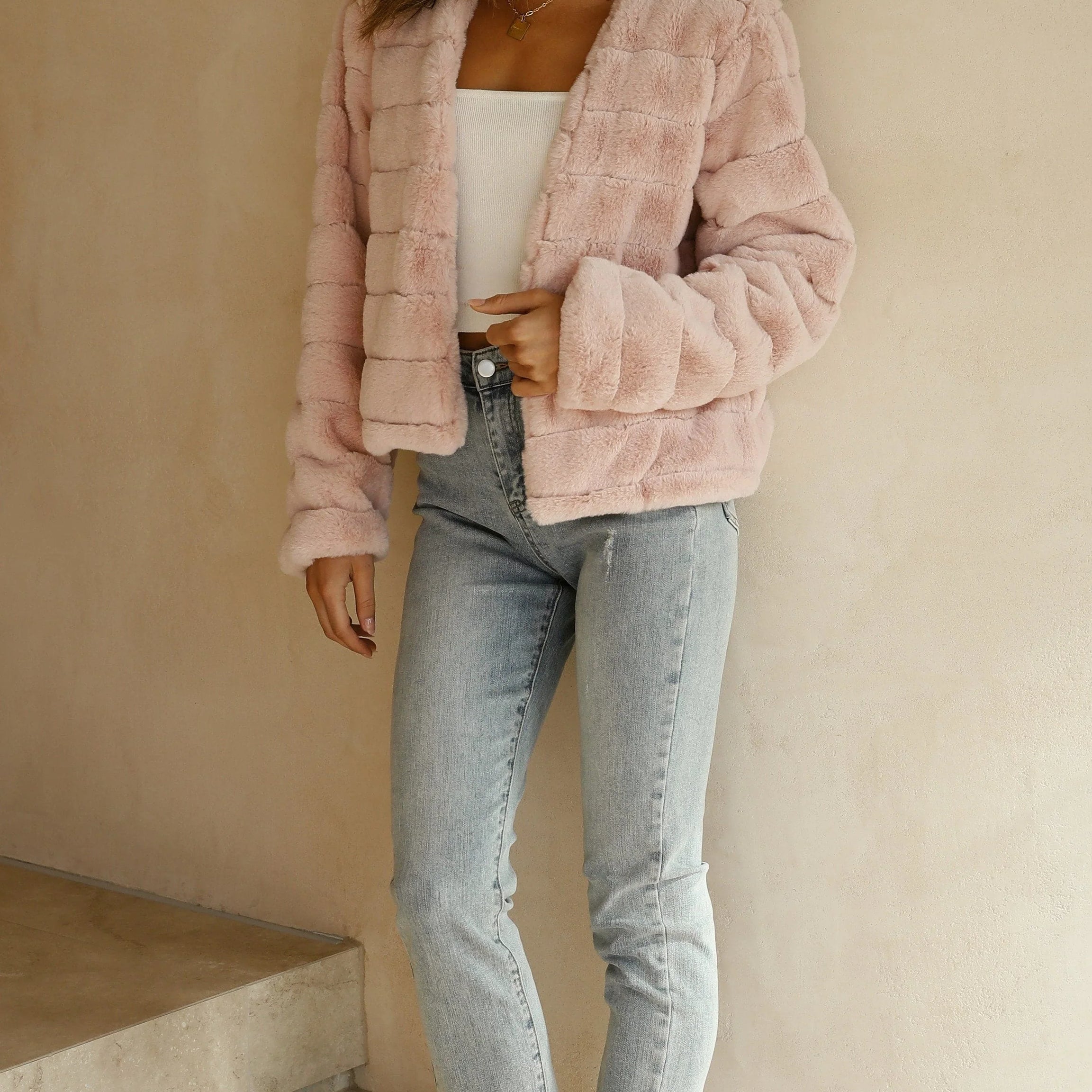 Veste courte femme en fausse fourrure à col ouvert