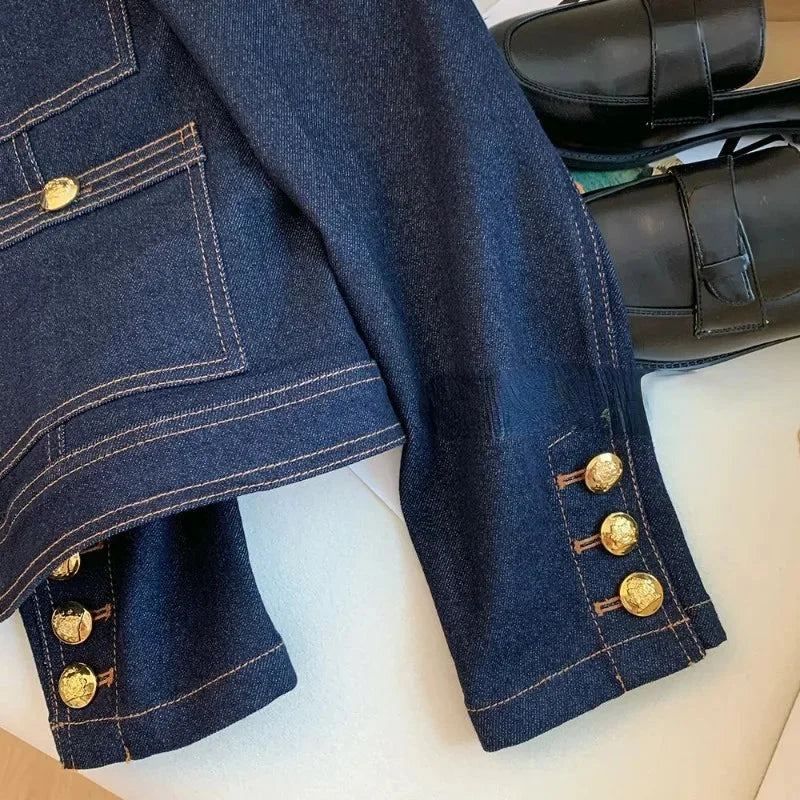 Veste denim femme avec boutons dorés élégants