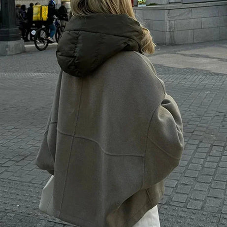 Veste femme à capuche avec rembourrage épais