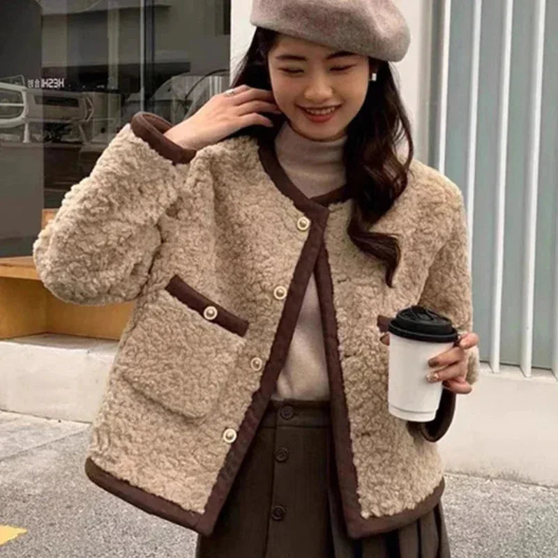 Veste femme courte en tissu peluche doux