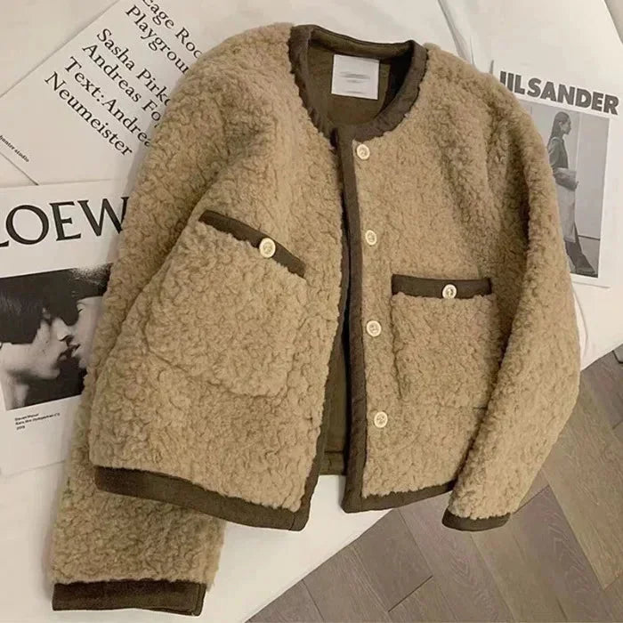 Veste femme courte en tissu peluche doux