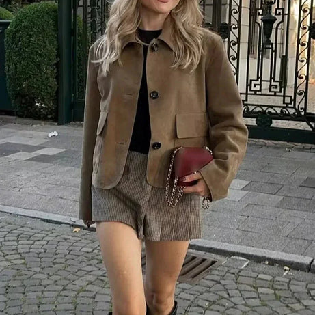 Veste femme marron chic avec boutons et col classique