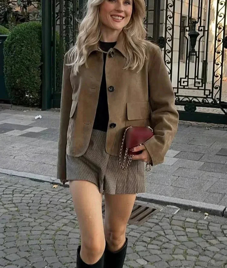 Veste femme marron chic avec boutons et col classique
