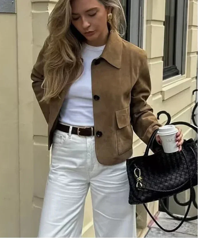 Veste femme marron chic avec boutons et col classique