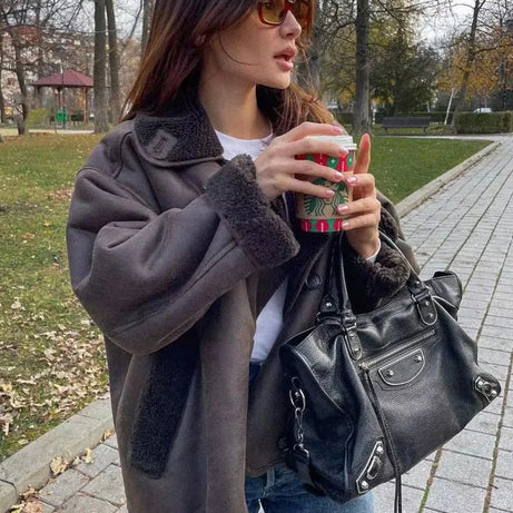 Veste femme marron foncé effet mouton avec grands revers