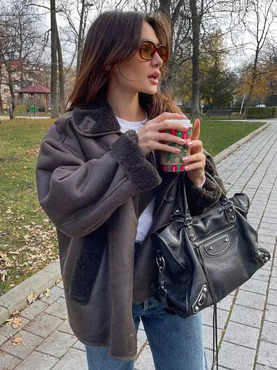Veste femme marron foncé effet mouton avec grands revers