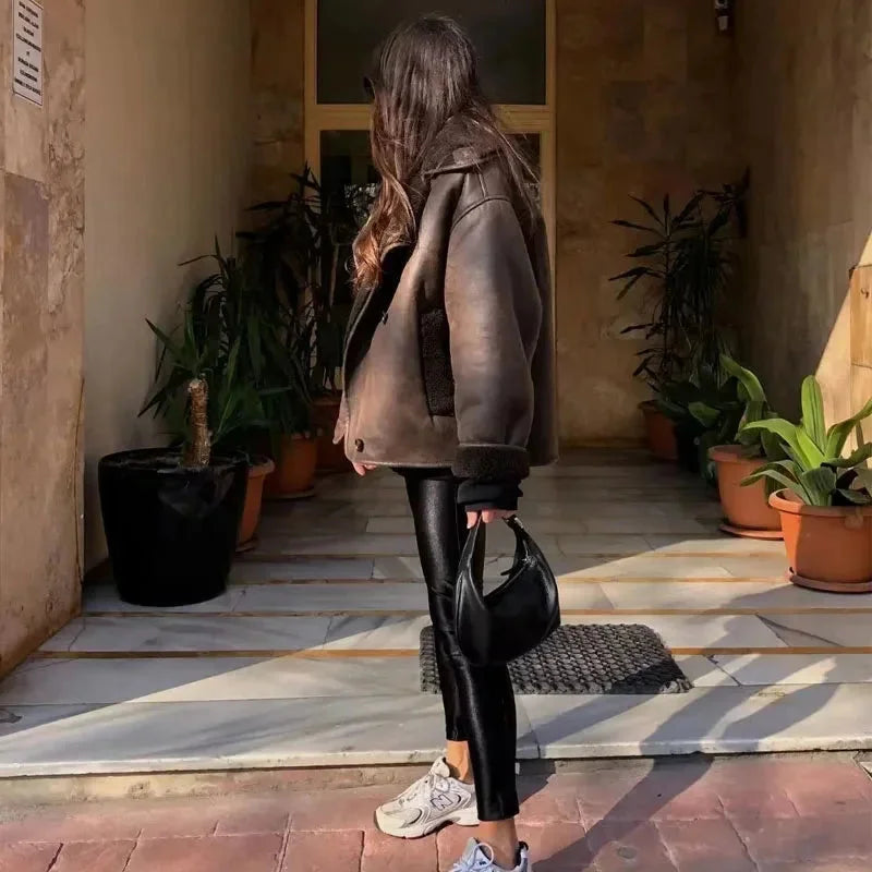 Veste femme marron foncé effet mouton avec grands revers