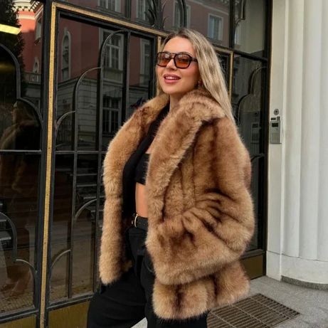 Veste marron élégante pour femme avec fermeture éclatante