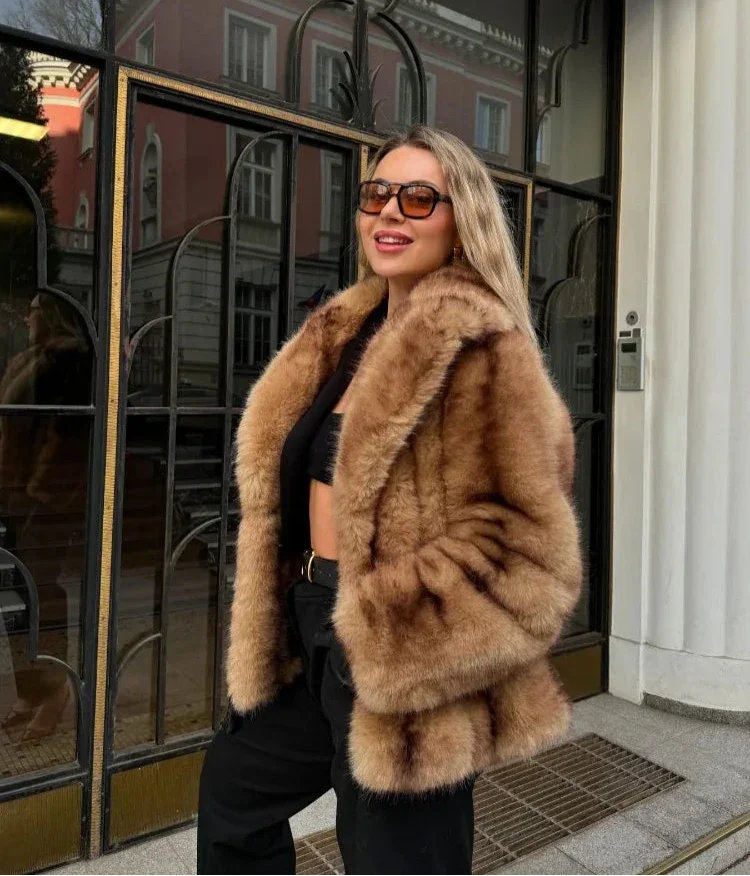 Veste marron élégante pour femme avec fermeture éclatante