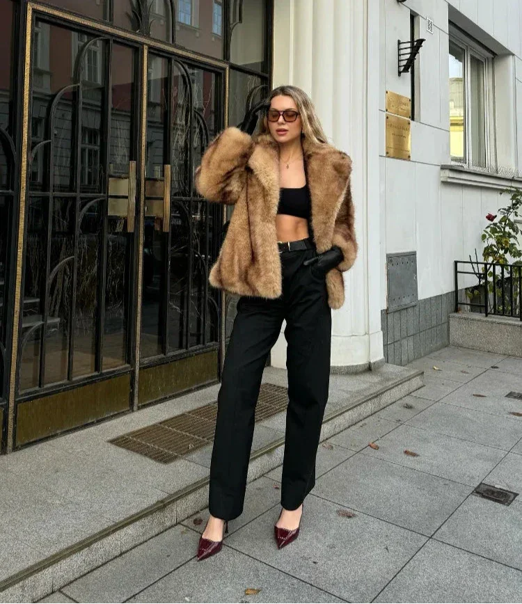 Veste marron élégante pour femme avec fermeture éclatante