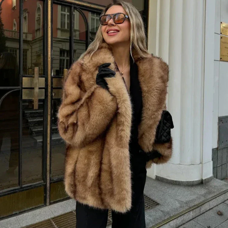 Veste marron élégante pour femme avec fermeture éclatante