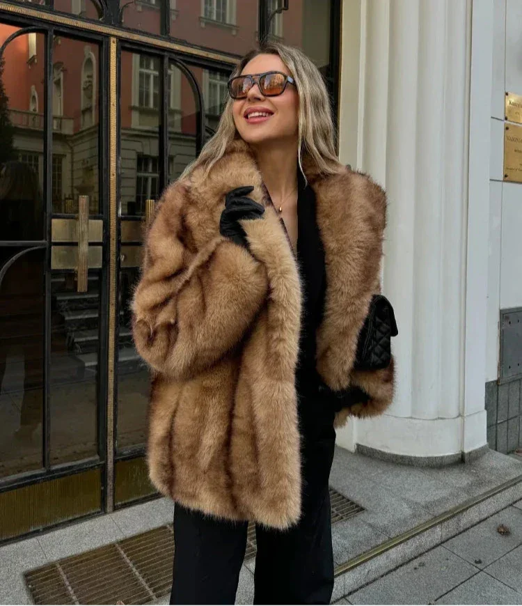 Veste marron élégante pour femme avec fermeture éclatante