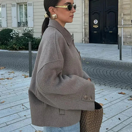 Veste moderne femme coupe ample avec boutons
