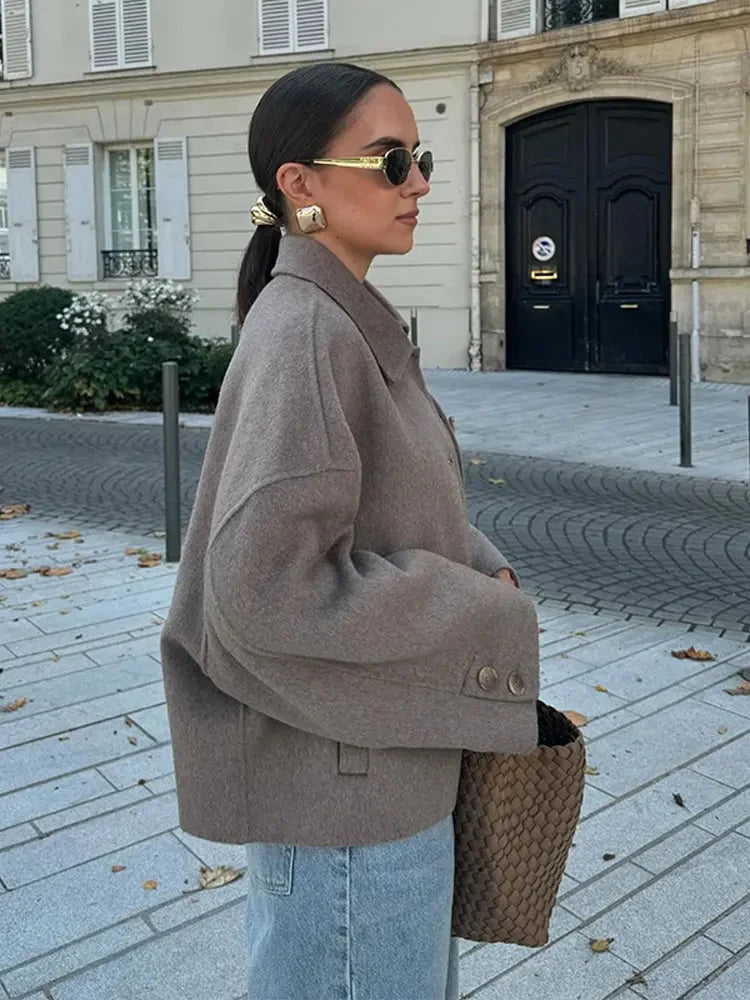 Veste moderne femme coupe ample avec boutons
