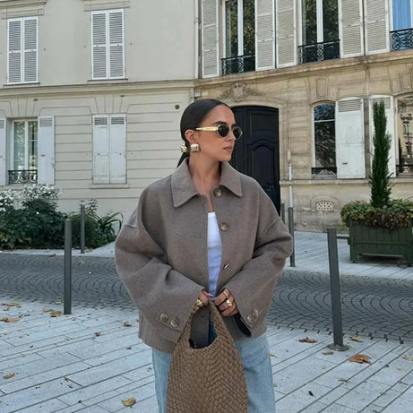Veste moderne femme coupe ample avec boutons