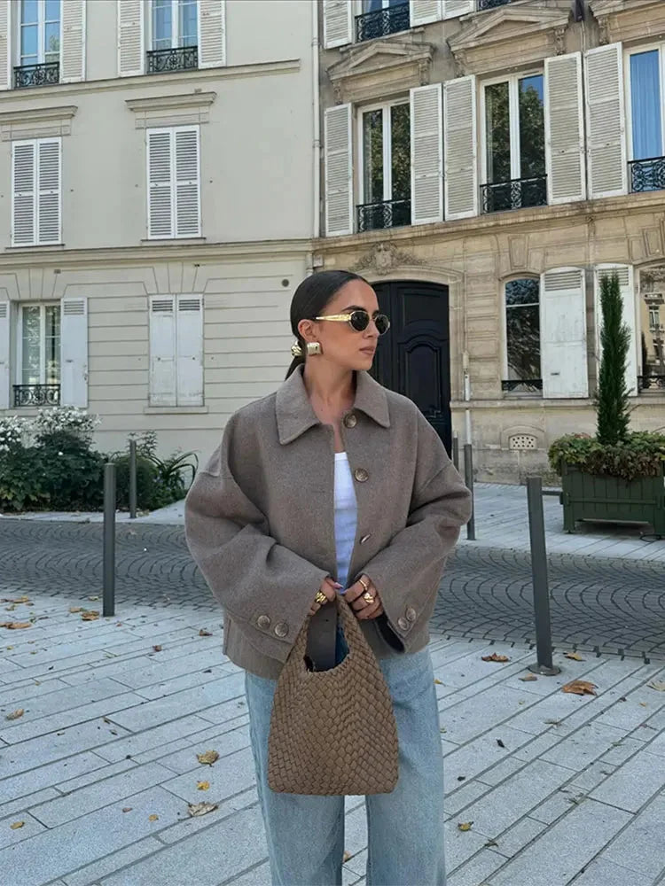 Veste moderne femme coupe ample avec boutons