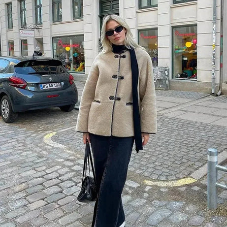 Veste polaire beige femme à boutons style duffle