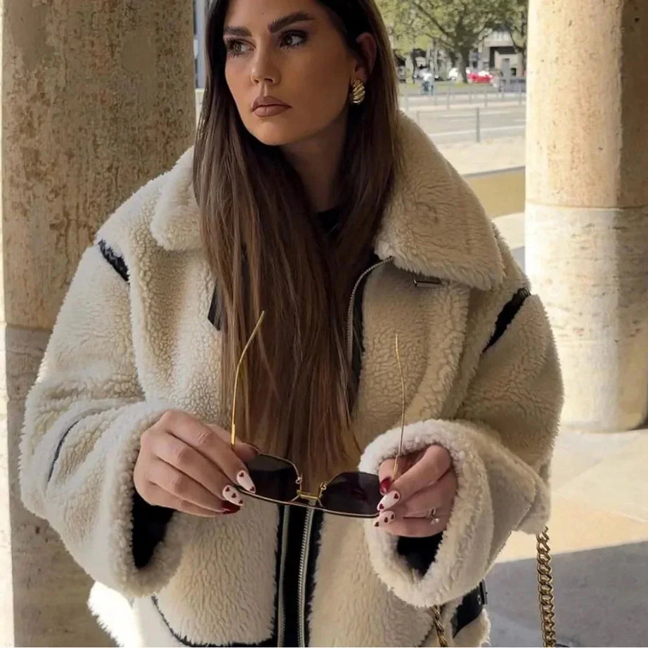 Veste teddy femme beige oversize accents noirs