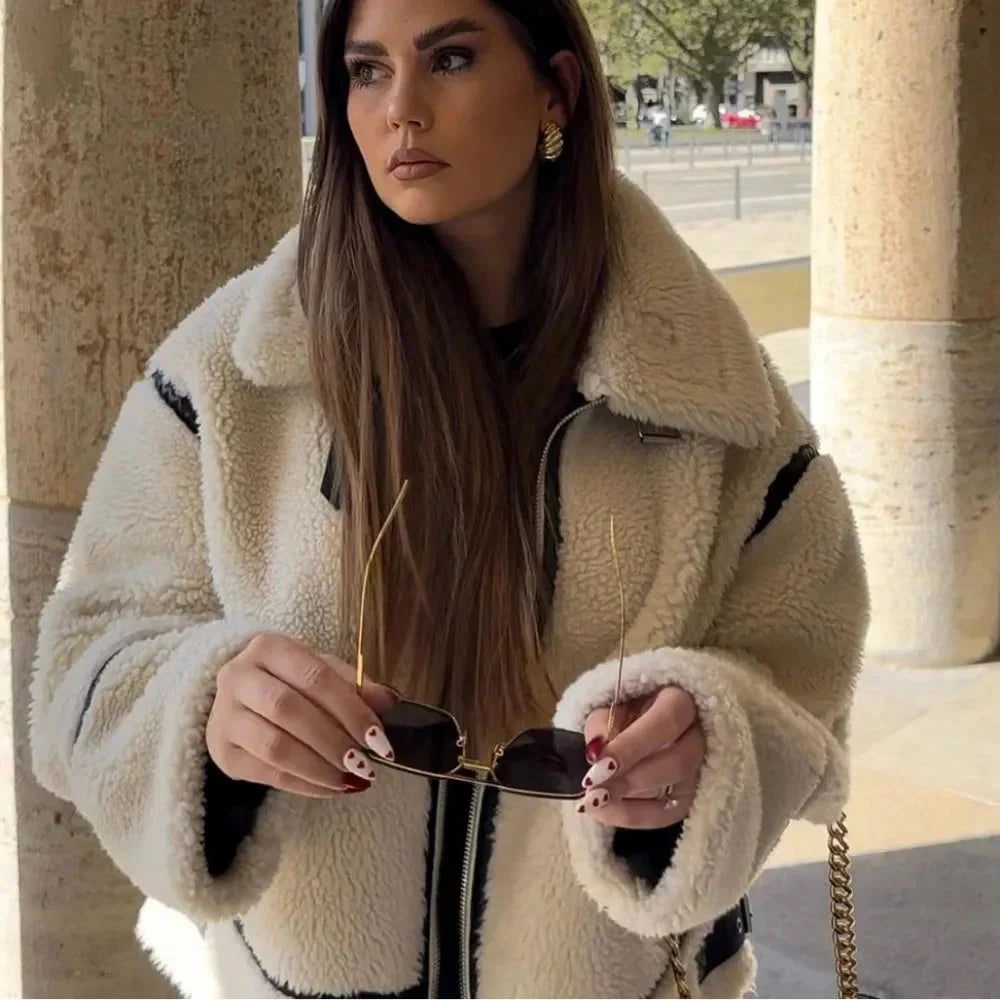Veste teddy femme beige oversize accents noirs