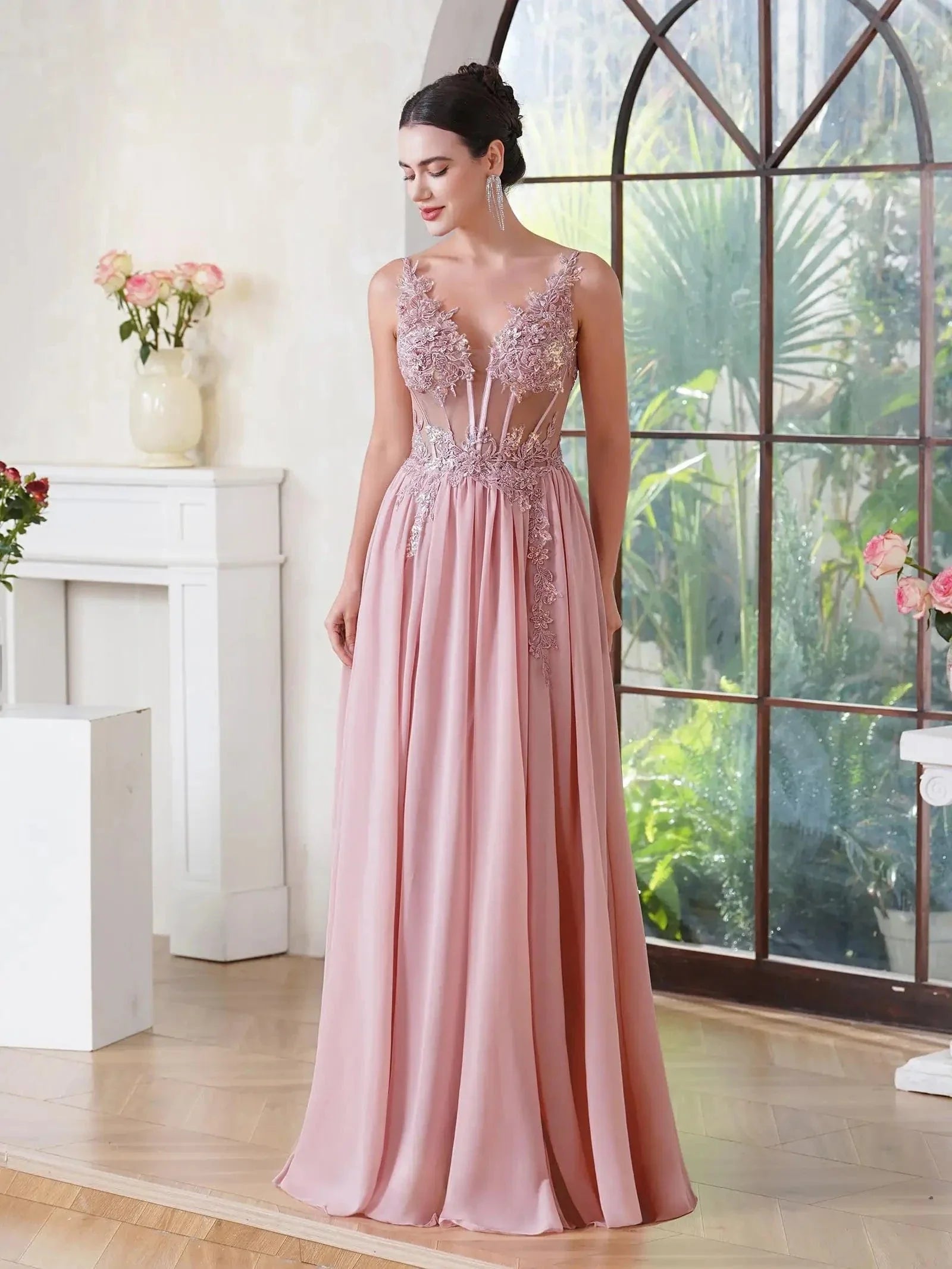 Robe longue en tulle avec appliqués sexy