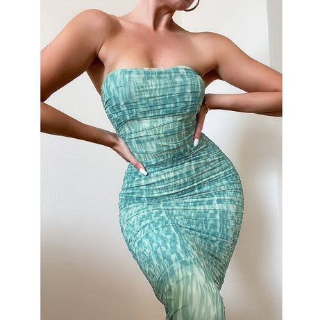 Trägerloses, figurbetontes Abendkleid