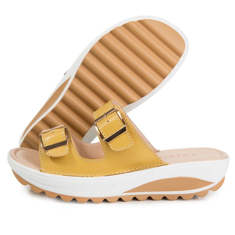 Hochwertige Keilsandalen