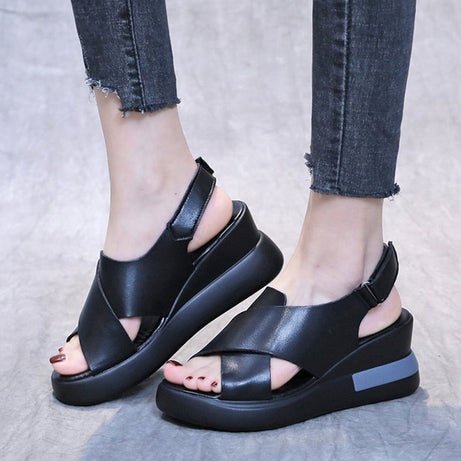 Orthopädische Keilsandalen
