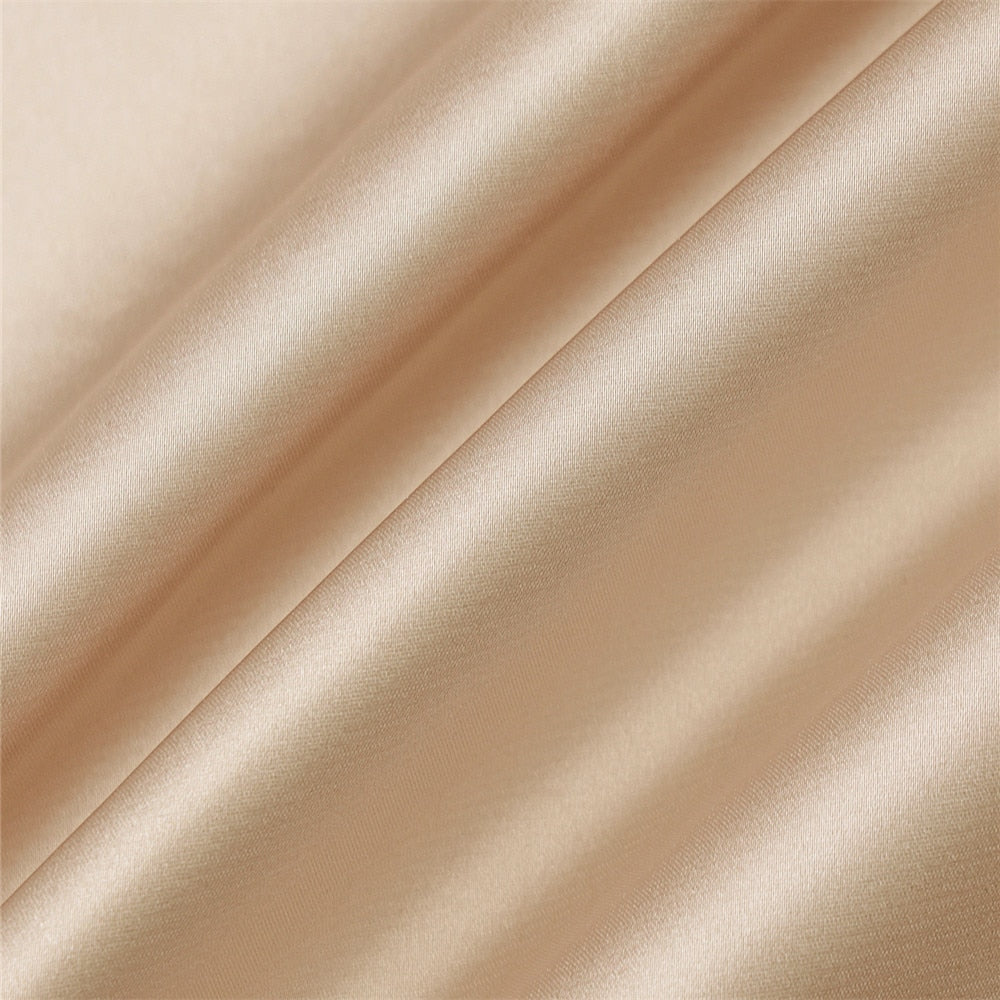 Damenkleid aus seidigem Satin mit Spaghettiträgern