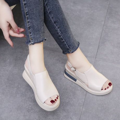 Orthopädische Keilsandalen