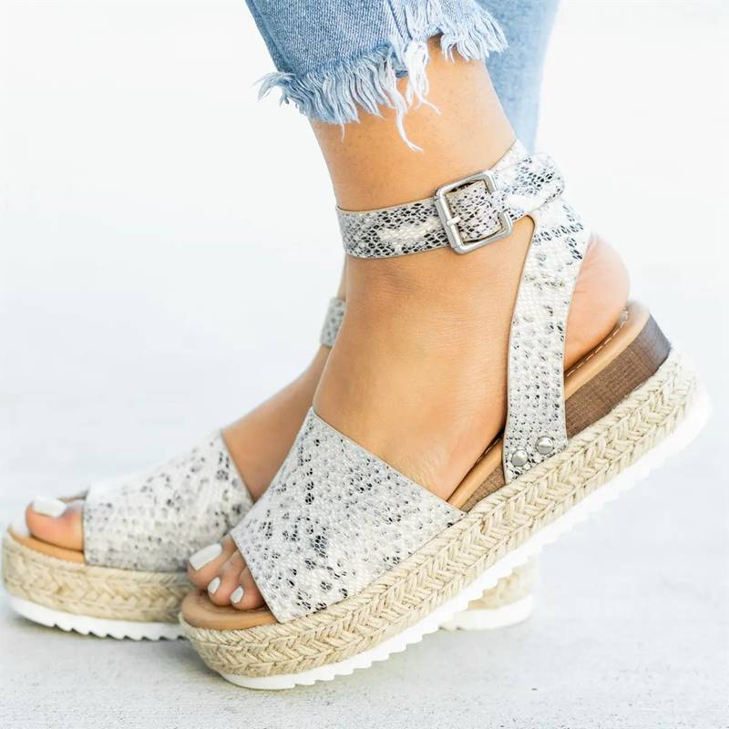 Lila Keilsandalen