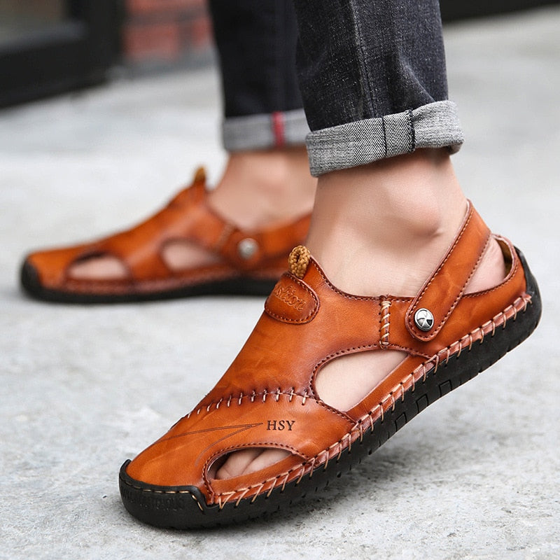 Lässige Sommer-Sandalen für Herren mit Ausschnitten